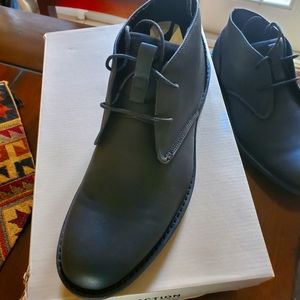 Size 9 1/2 Black Leather gently used Kenneth Cole boots